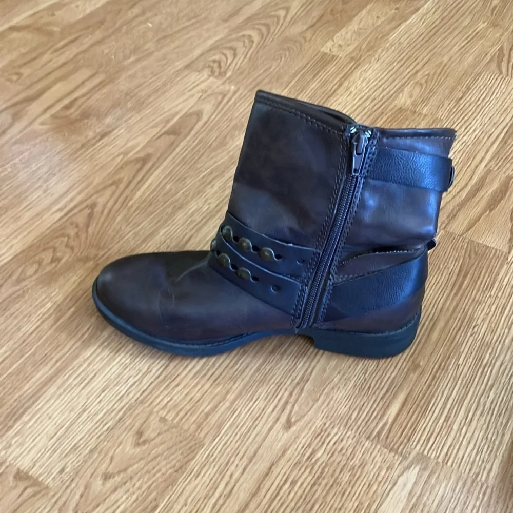 Ruff Hewn Womens Ankle Boots Sz 8 Brown Faux Leather Side zipper Buckle Accents